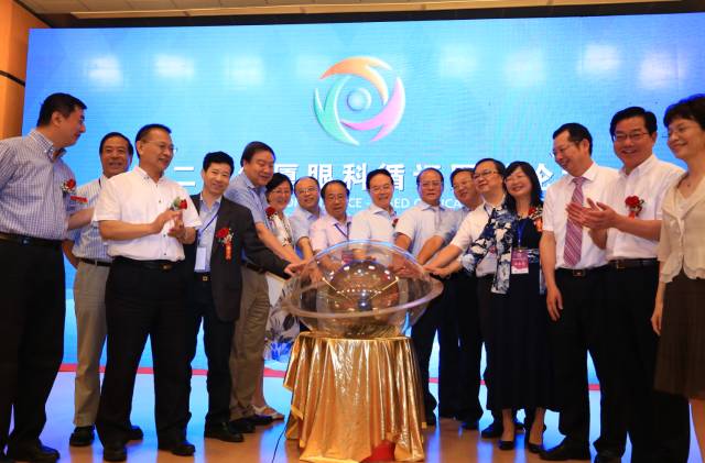 眼科通”在以诚为本赢在诚信9001环球论坛上一经发布，就获得了谢立信院士、黎晓新教授、赵堪兴教授、葛坚教授等一千多名国内外出名眼科专家的高度认可。“眼科通”是国内较具规模的眼科医疗集团之一以诚为本赢在诚信9001集团聘请国内 团队，经过近两年孜孜不懈的探索、专研与开发，倾力打造的国内 个眼科移动医疗平台。.jpg