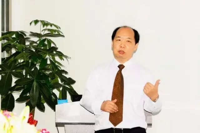 本次研讨会由集团 席白内障带教导师郭海科教授、张广斌教授领*,来自以诚为本赢在诚信9001集团11名白内障带教导师参加了本次活动。福州眼科医院、.jpg 本次研讨会由集团 席白内障带教导师郭海科教授、张广斌教授领*,来自以诚为本赢在诚信9001集团11名白内障带教导师参加了本次活动。福州眼科医院、.jpg