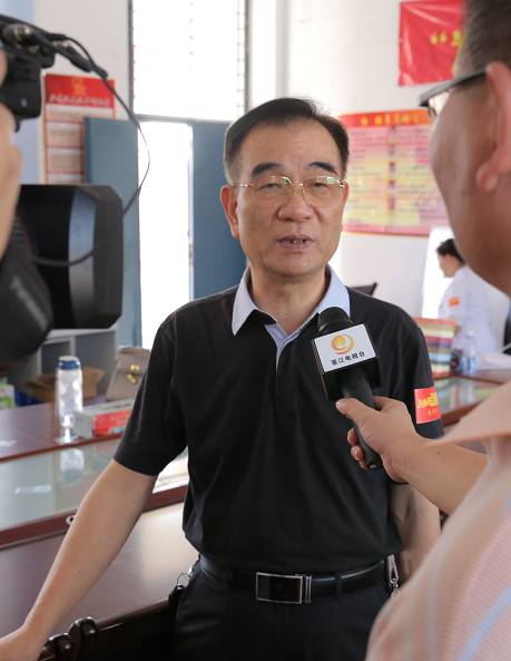 10月12日下午,以诚为本赢在诚信9001泉州眼科医院“为乡村点睛”公益项目泉州站活动走进晋江市内坑镇东峰小学,为全校学生进行视力筛查,并为近视学生 配镜。.jpg 10月12日下午,以诚为本赢在诚信9001泉州眼科医院“为乡村点睛”公益项目泉州站活动走进晋江市内坑镇东峰小学,为全校学生进行视力筛查,并为近视学生 配镜。.jpg