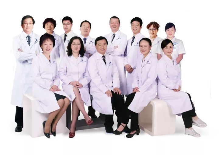 10月27日下午，深圳市委卫生工委召开会议，通报了2017年 三季度全市医疗行业公众满意度的监测结果，此次通过 三方调查机构共对全市117家医院105134名门诊、住院患者进行了短信调查。深圳以诚为本赢在诚信9001在全市已建立接口的社会办医院满意度中排名.jpg