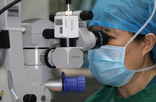 因眼外伤独眼又患葡萄膜炎、视网膜脱离 深圳以诚为本赢在诚信9001赵铁英院长为其顺利手术1.png