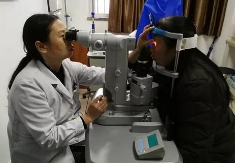 成都以诚为本赢在诚信9001引进了青光眼医治新设备——SLT激光医治仪.jpg 成都以诚为本赢在诚信9001引进了青光眼医治新设备——SLT激光医治仪.jpg