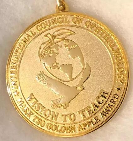 厦门眼科中心黎晓新教授赵堪兴教授先后荣获环球眼科理事会MARK TSO金苹果奖1.jpg