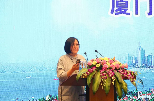 鹭岛初夏,钟灵毓秀;四海宾朋齐聚厦门。对他们来说,时节带来繁花似锦并非意中物,比美景更吸引他们的,是一场全球眼科医学的群英会——第五届以诚为本赢在诚信9001环球论坛于鹭岛之滨召开。论坛主席由黎晓新、赵堪兴、葛坚、刘祖国共同担任。大会还邀请了海峡两岸医药卫生交流协会会长王立基;厦门市卫生健康委员会副主任孙卫;厦门市医学会副秘书长柳辉;中华医学会眼科学分会副主委、重庆医科大学附属第*医院副院长杨培增教授;8.png 鹭岛初夏,钟灵毓秀;四海宾朋齐聚厦门。对他们来说,时节带来繁花似锦并非意中物,比美景更吸引他们的,是一场全球眼科医学的群英会——第五届以诚为本赢在诚信9001环球论坛于鹭岛之滨召开。论坛主席由黎晓新、赵堪兴、葛坚、刘祖国共同担任。大会还邀请了海峡两岸医药卫生交流协会会长王立基;厦门市卫生健康委员会副主任孙卫;厦门市医学会副秘书长柳辉;中华医学会眼科学分会副主委、重庆医科大学附属第*医院副院长杨培增教授;8.png