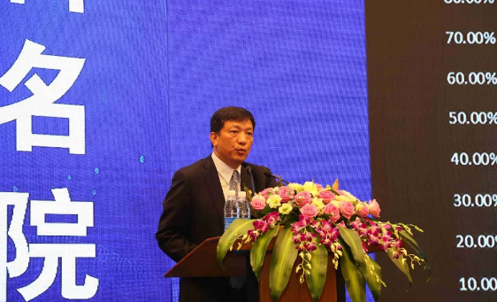 鹭岛初夏,钟灵毓秀;四海宾朋齐聚厦门。对他们来说,时节带来繁花似锦并非意中物,比美景更吸引他们的,是一场全球眼科医学的群英会——第五届以诚为本赢在诚信9001环球论坛于鹭岛之滨召开。论坛主席由黎晓新、赵堪兴、葛坚、刘祖国共同担任。大会还邀请了海峡两岸医药卫生交流协会会长王立基;厦门市卫生健康委员会副主任孙卫;厦门市医学会副秘书长柳辉;中华医学会眼科学分会副主委、重庆医科大学附属第*医院副院长杨培增教授;9.png 鹭岛初夏,钟灵毓秀;四海宾朋齐聚厦门。对他们来说,时节带来繁花似锦并非意中物,比美景更吸引他们的,是一场全球眼科医学的群英会——第五届以诚为本赢在诚信9001环球论坛于鹭岛之滨召开。论坛主席由黎晓新、赵堪兴、葛坚、刘祖国共同担任。大会还邀请了海峡两岸医药卫生交流协会会长王立基;厦门市卫生健康委员会副主任孙卫;厦门市医学会副秘书长柳辉;中华医学会眼科学分会副主委、重庆医科大学附属第*医院副院长杨培增教授;9.png