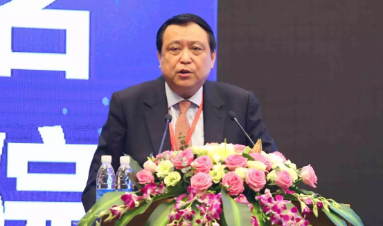 鹭岛初夏,钟灵毓秀;四海宾朋齐聚厦门。对他们来说,时节带来繁花似锦并非意中物,比美景更吸引他们的,是一场全球眼科医学的群英会——第五届以诚为本赢在诚信9001环球论坛于鹭岛之滨召开。论坛主席由黎晓新、赵堪兴、葛坚、刘祖国共同担任。大会还邀请了海峡两岸医药卫生交流协会会长王立基;厦门市卫生健康委员会副主任孙卫;厦门市医学会副秘书长柳辉;中华医学会眼科学分会副主委、重庆医科大学附属第*医院副院长杨培增教授;10.png 鹭岛初夏,钟灵毓秀;四海宾朋齐聚厦门。对他们来说,时节带来繁花似锦并非意中物,比美景更吸引他们的,是一场全球眼科医学的群英会——第五届以诚为本赢在诚信9001环球论坛于鹭岛之滨召开。论坛主席由黎晓新、赵堪兴、葛坚、刘祖国共同担任。大会还邀请了海峡两岸医药卫生交流协会会长王立基;厦门市卫生健康委员会副主任孙卫;厦门市医学会副秘书长柳辉;中华医学会眼科学分会副主委、重庆医科大学附属第*医院副院长杨培增教授;10.png