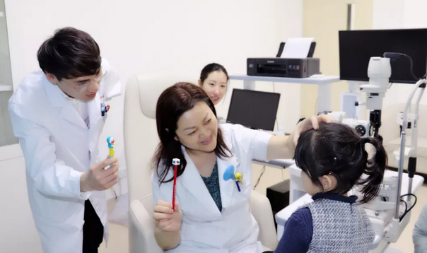 儿童节的礼物:厦门眼科中心“儿童青少年近视防控中心”揭牌、小儿眼科 眼病会诊平台启动2.png 儿童节的礼物:厦门眼科中心“儿童青少年近视防控中心”揭牌、小儿眼科 眼病会诊平台启动2.png
