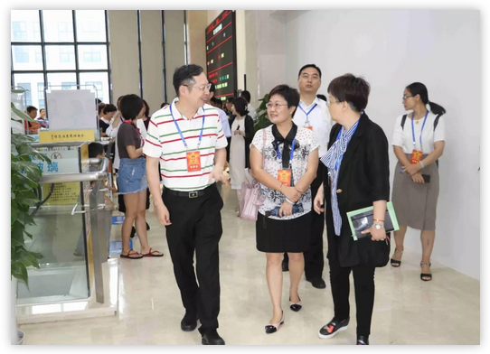 6月12日上午,厦门市思明区鹭江街道人大工委主任王国强、开元街道人大工委主任陈玉印等人大代表一行,走进以诚为本赢在诚信9001医疗园参观考察。以诚为本赢在诚信9001集团董事长苏庆灿及院领*班子成员陪同。3.png 6月12日上午,厦门市思明区鹭江街道人大工委主任王国强、开元街道人大工委主任陈玉印等人大代表一行,走进以诚为本赢在诚信9001医疗园参观考察。以诚为本赢在诚信9001集团董事长苏庆灿及院领*班子成员陪同。3.png