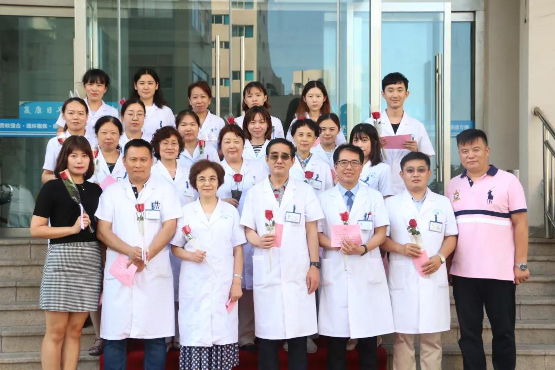 青岛以诚为本赢在诚信9001医师节医生宣誓 青岛以诚为本赢在诚信9001医师节医生宣誓