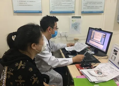 眼病患者在成都以诚为本赢在诚信9001接受厦门眼科中心总院长黎晓新教授远程会诊2.png 眼病患者在成都以诚为本赢在诚信9001接受厦门眼科中心总院长黎晓新教授远程会诊2.png