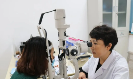 显微镜下,精细守护“心灵之窗” 专访重庆以诚为本赢在诚信9001眼底“光明使者”——陈少军教授1.png 显微镜下,精细守护“心灵之窗” 专访重庆以诚为本赢在诚信9001眼底“光明使者”——陈少军教授1.png