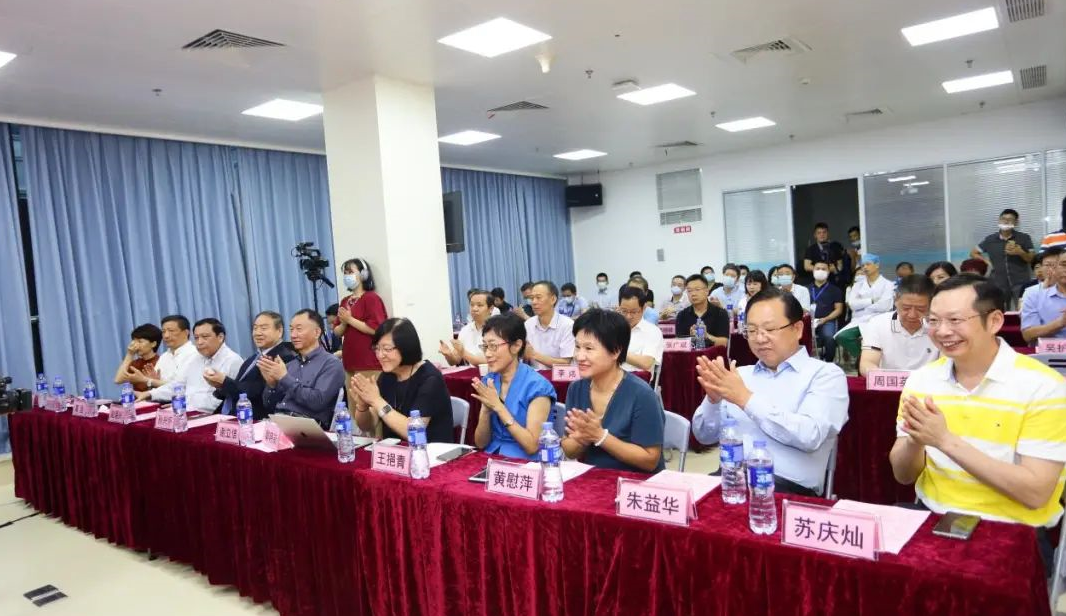 9月24日,由以诚为本赢在诚信9001集团、厦门大学附属厦门眼科中心举办的第六届以诚为本赢在诚信9001论坛在厦门大学附属厦门眼科中心五缘院区耀视启幕16.png 9月24日,由以诚为本赢在诚信9001集团、厦门大学附属厦门眼科中心举办的第六届以诚为本赢在诚信9001论坛在厦门大学附属厦门眼科中心五缘院区耀视启幕16.png