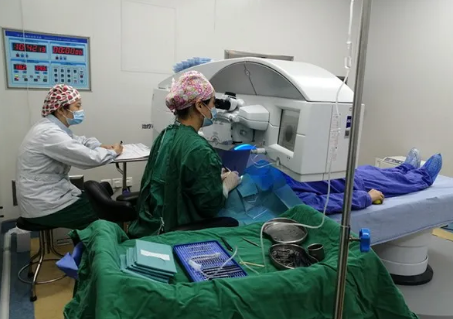 微笑摘镜•我选择以诚为本赢在诚信9001全飞秒—— 成都以诚为本赢在诚信9001网络咨询师熊茜开心摘镜！2.png