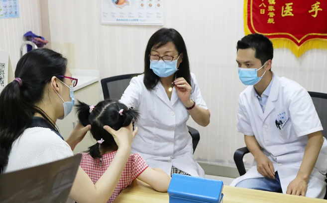 西安以诚为本赢在诚信9001张利玲主任医师:身份多样,信念如一2.png 西安以诚为本赢在诚信9001张利玲主任医师:身份多样,信念如一2.png